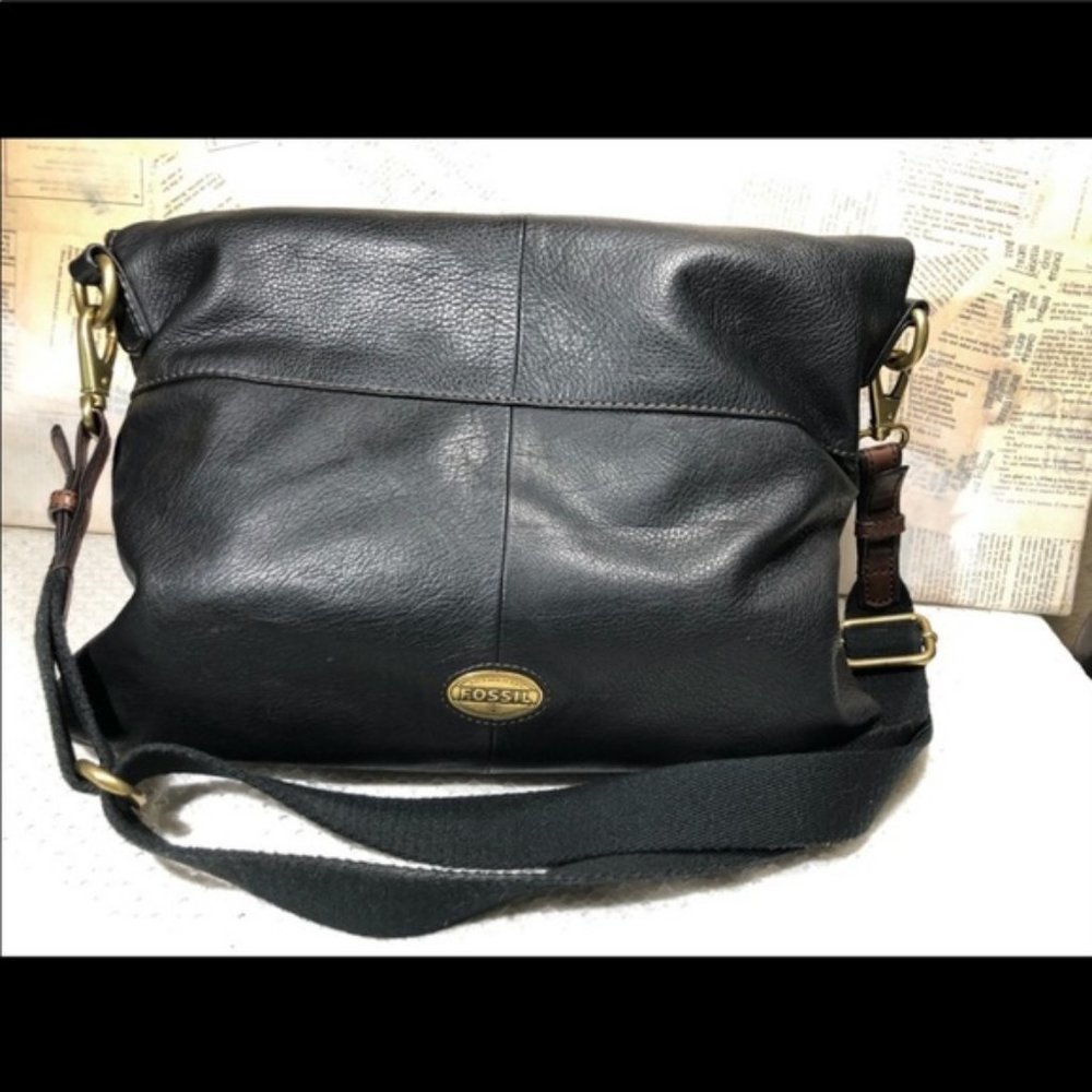 Fossil Explorer Fold over Black leather bag